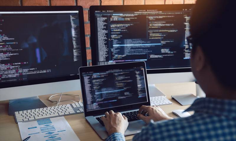数据科学选型：R与Python如何赋能浦东新区网站建设？